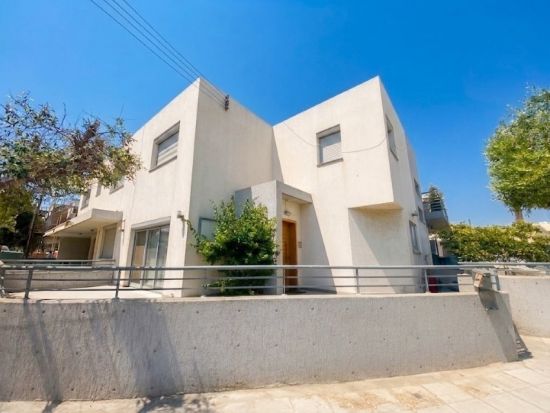 4 Bedroom Semi-Detached House In Omonoia