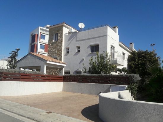 3 Bedroom House In Moutayiaka Area, Close To The Sea, In Limassol