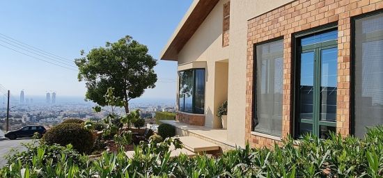 5 Bedroom House In Agios Athanasios
