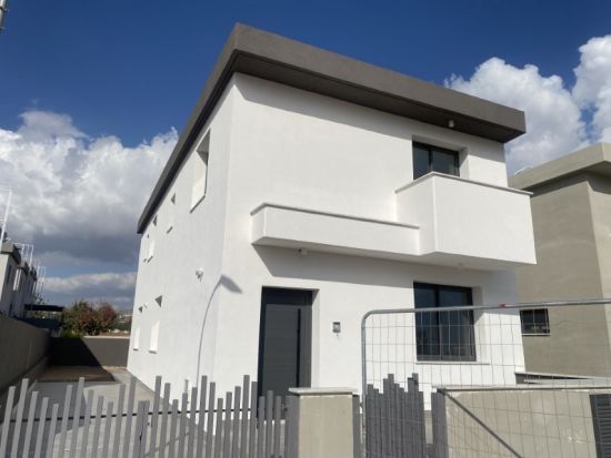 4 Bedroom Link-Detached Family House In Polemidia